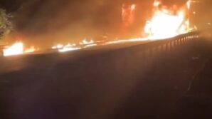 tireboluda seyir halindeki tir alevlere teslim oldu 1AMqeXjK