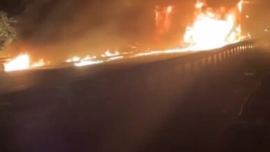 tireboluda seyir halindeki tir alevlere teslim oldu 1AMqeXjK