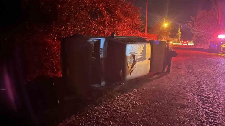 tofas fiat otomobil yan yatti surucu olay yerinden kacti 5ZiPNW6p