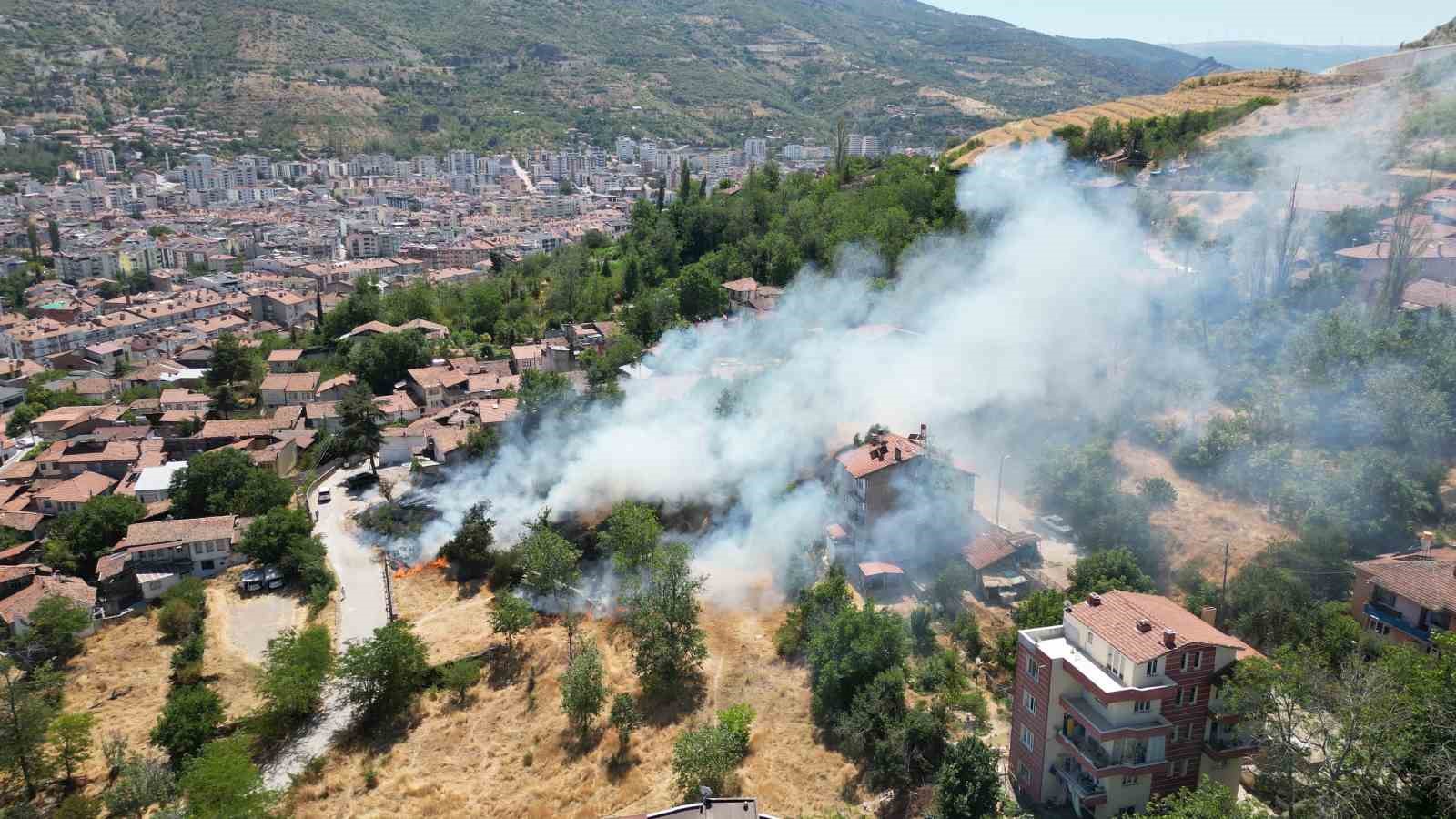 tokatta bos arazide cikan yangin evlere sicramadan sonduruldu agmXqbuJ