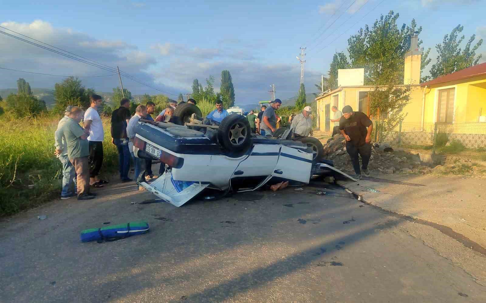 tokatta otomobil ile traktor carpisti 1 yarali GkwGXglV