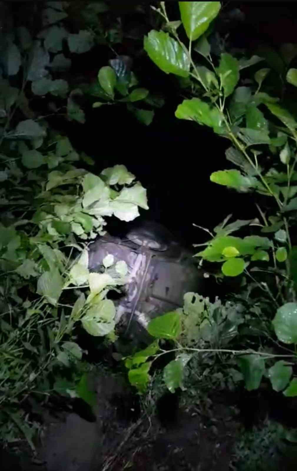 trabzonda kontrolden cikan arac dereye uctu 4 kisi son anda kurtarildi