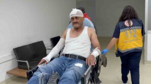 tup parlamasiyla alevler icinde kalan sahis dereye atlayarak yanmaktan kurtuldu AY7D6GFY