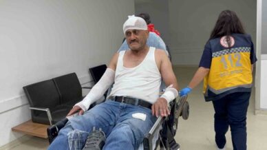 tup parlamasiyla alevler icinde kalan sahis dereye atlayarak yanmaktan kurtuldu AY7D6GFY