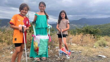 turkiyenin en buyuk blok ormanlarini barindiran seker kanyonu coplerle kirletildi p4IEKH3t