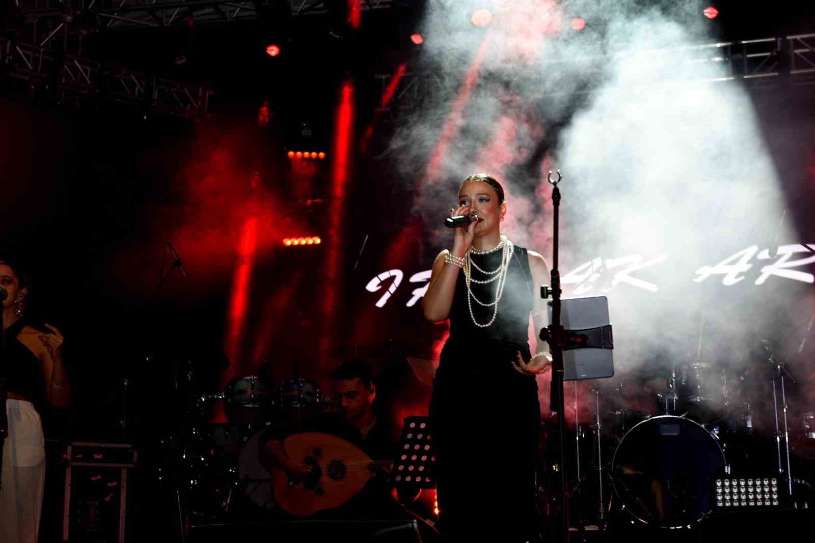 uluslararasi kultur ve sarimsak festivali finali irmak arici ve buray konseriyle yapti