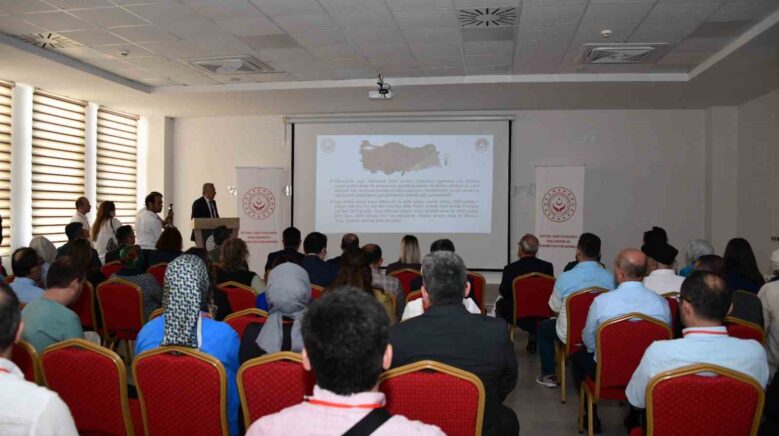 vali dalli yaslilarimizin ulkeye katki vermeye devam etmelerini saglayacak imkanlar olusturmak son derece onemli Rz98lSf1