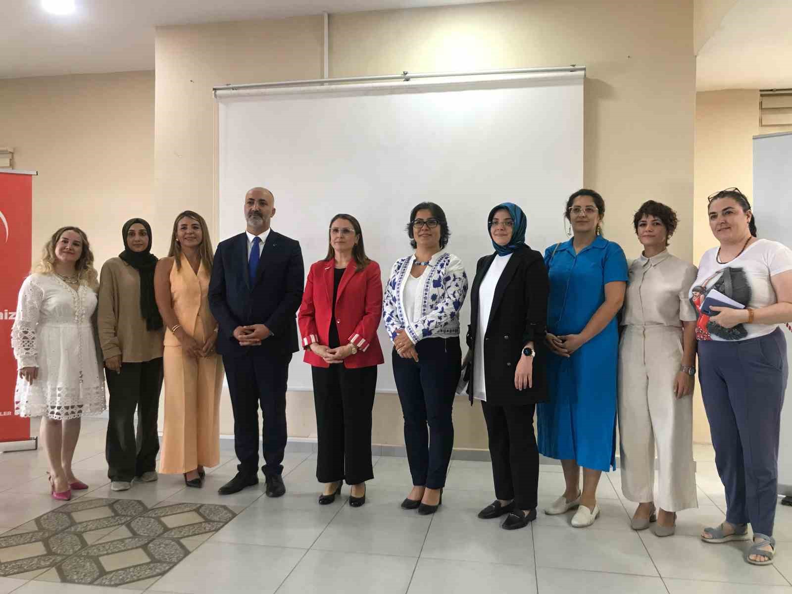 yaslilik calistayina katilan huzurevi sakinleri vali arslana taleplerini iletti kPXzVJc1