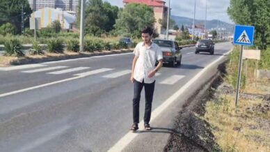 yaya gecidi var ama yayanin gecebilecegi yol yok Augj8H65