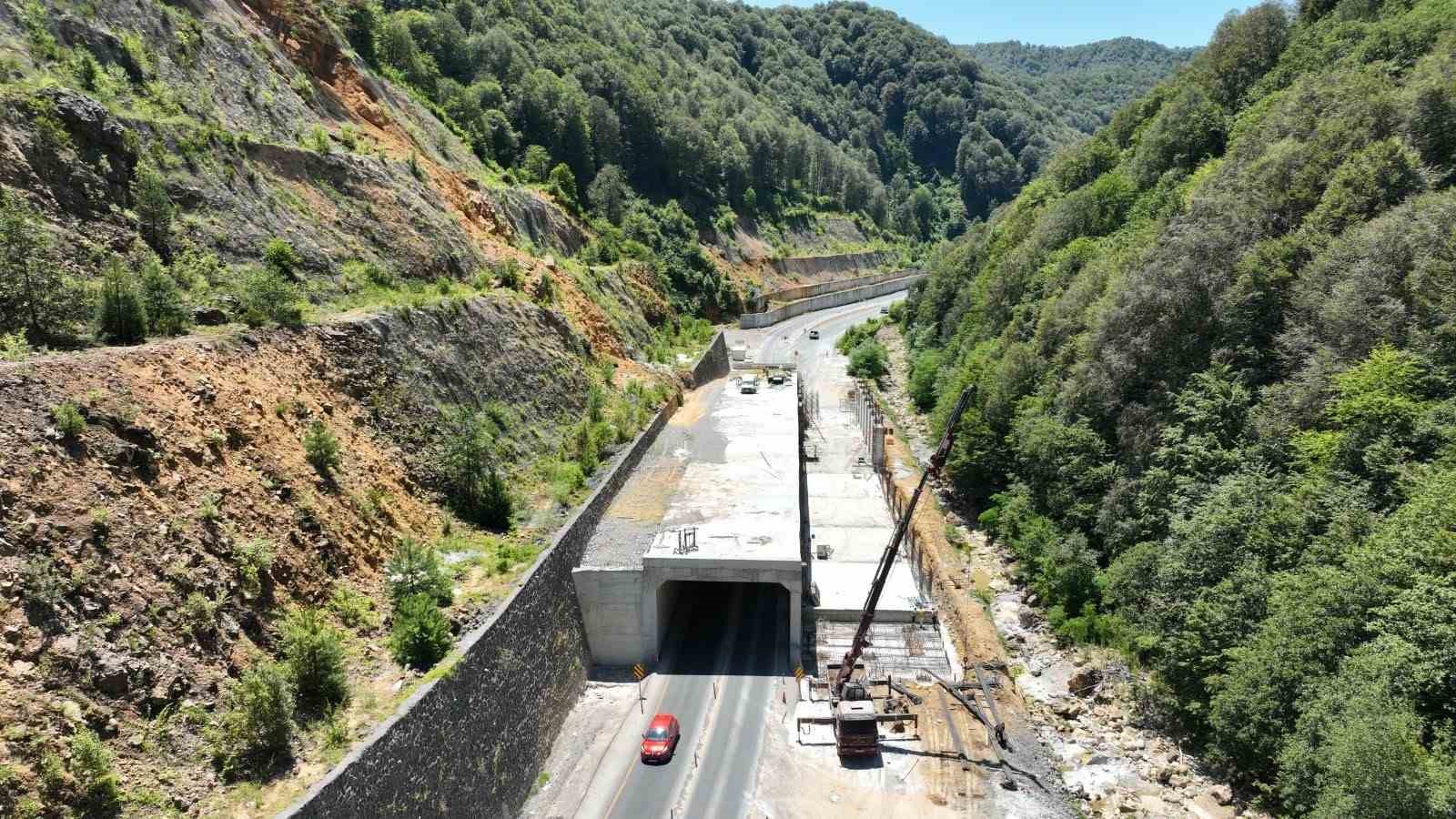 zonguldak ankara yolundaki heyelan koruma calismalari suruyor sZrgIV3L