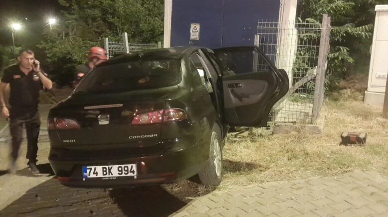 zonguldakta kontrolden cikan otomobil trafoya carpti fOuhFJfU