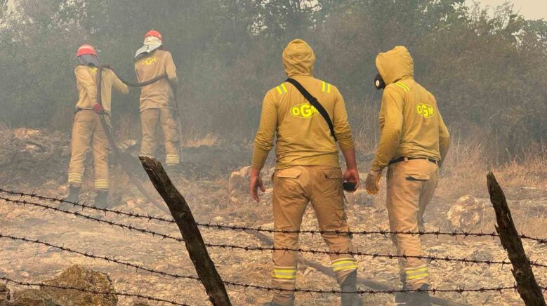 3 evin yandigi koyde mudahale devam ediyor cNYcwRS3