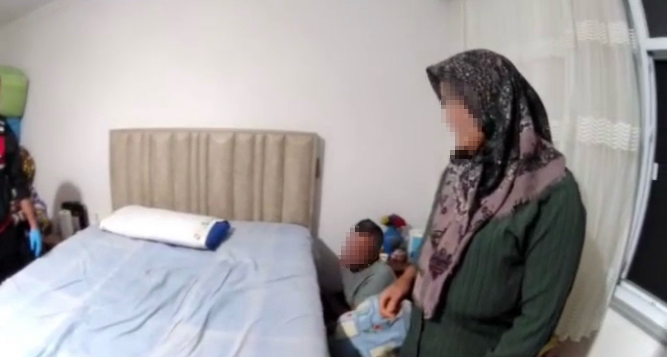 3 yildir aranan sahis evinde saklandigi bazanin yaninda yakalandi o anlar kamerada