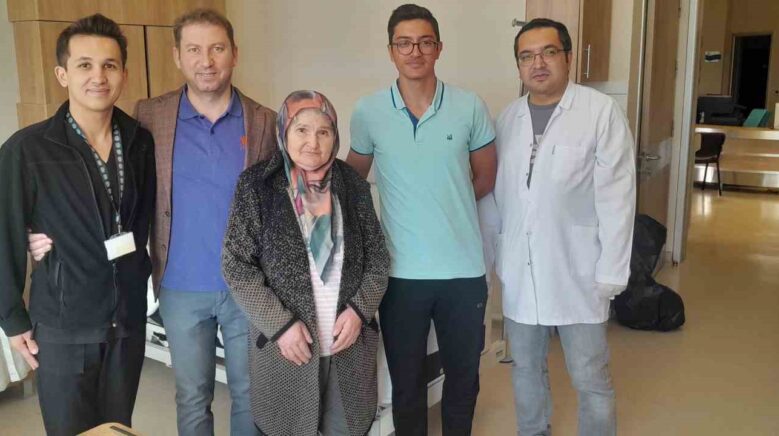 7 yildir yuruyemeyen hasta 9 gunde sagligina kavustu rMEc2Lad