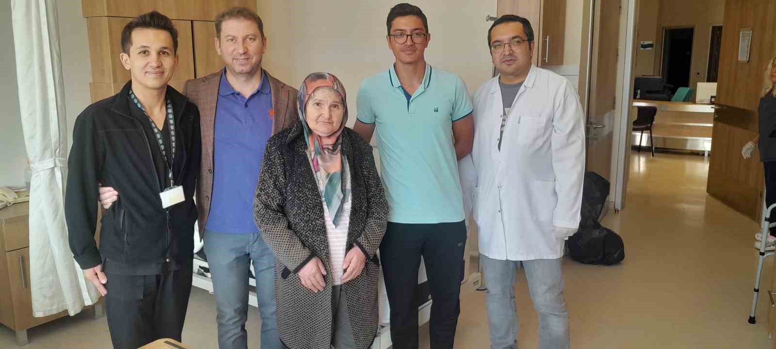 7 yildir yuruyemeyen hasta 9 gunde sagligina kavustu rMEc2Lad