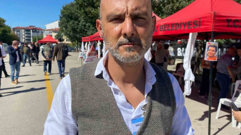 acili babadan otel yoneticilerine hollywood senaryosu yazmaya calisirken boluwood senaryosu olmus Fluydj9I