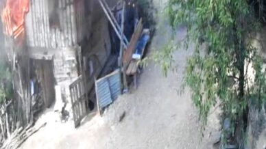 ahsap evde baslayip ormanlik alana sicrayan yanginin guvenlik kamerasi goruntuleri ortaya cikti lUIay4ZH