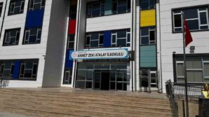 alaplida ogrenciler okul yolunun tamamlanmasini bekliyor wJnLWuyX