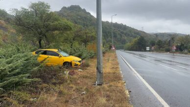 alaplida ticari taksi aydinlatma diregine carpti 1 yarali PAE576iR