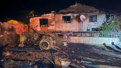 amasyada evin garajinda cikan yanginda otomobil ve traktor kullanilmaz hale geldi eYhDWSGH