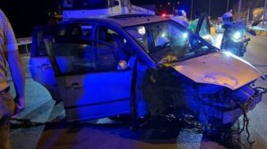 amasyada otomobil bariyere carpti 1 olu 3 yarali 74RF12ix