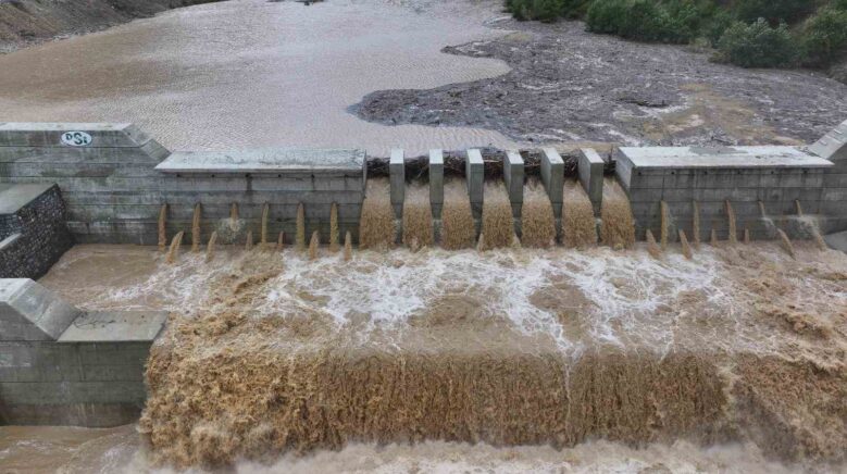 artvinde derelerdeki taskin onlemleri can ve mal kaybini onledi yHMcadlL