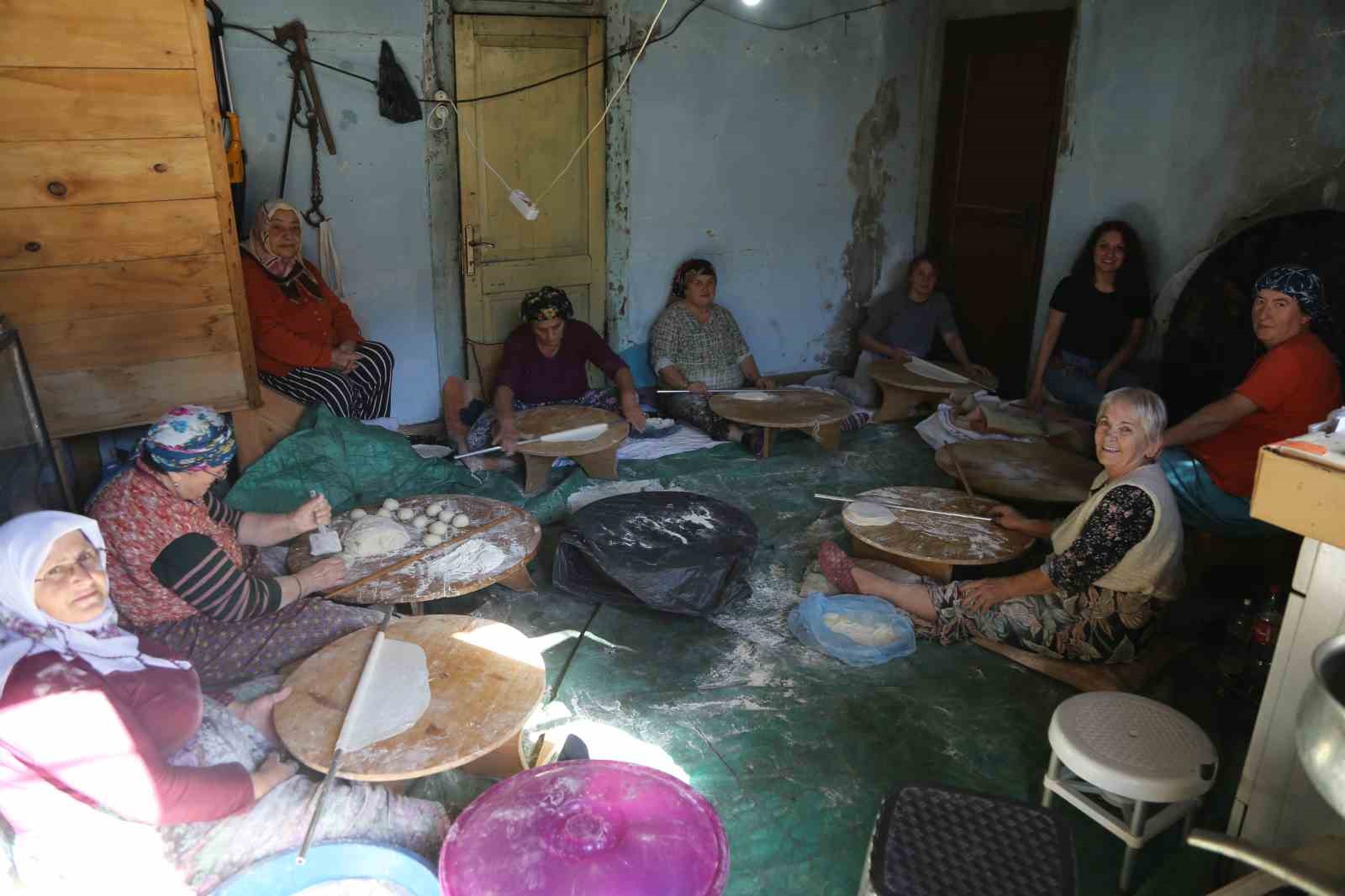 artvinli kadinlar kisa imece usuluyle hazirlaniyor Cy5OssS2