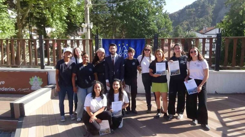 avrupa miras gonulluleri mudurnuda ilk projelerini tamamladi gonullulere plaket verildi 12IESTXK