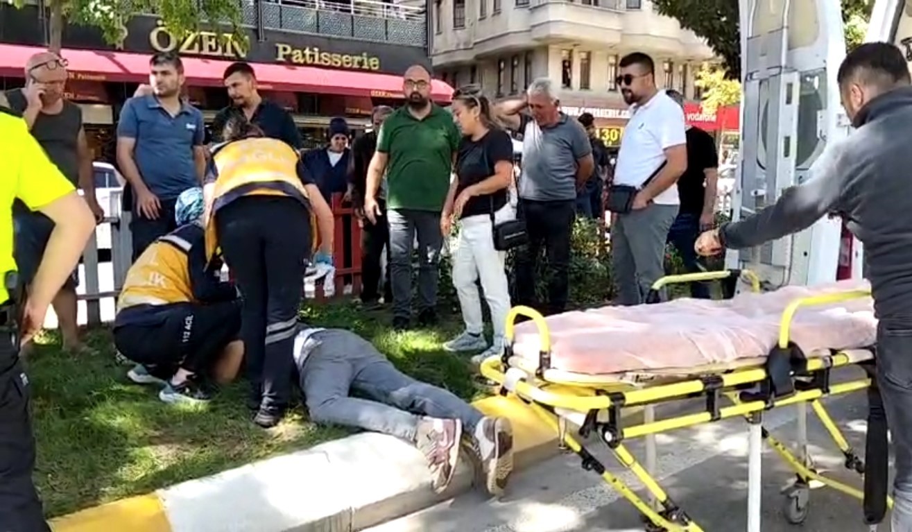 bafrada yaya gecidinde kaza 3 yarali kaza ani kamerada dcCP2Nbi