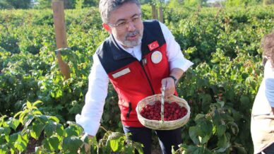 bakan ibrahim yumakli genclerin katkisiyla uretim hiz kazaniyor 8kEIj9bx