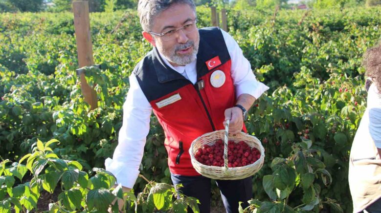 bakan ibrahim yumakli genclerin katkisiyla uretim hiz kazaniyor 8kEIj9bx