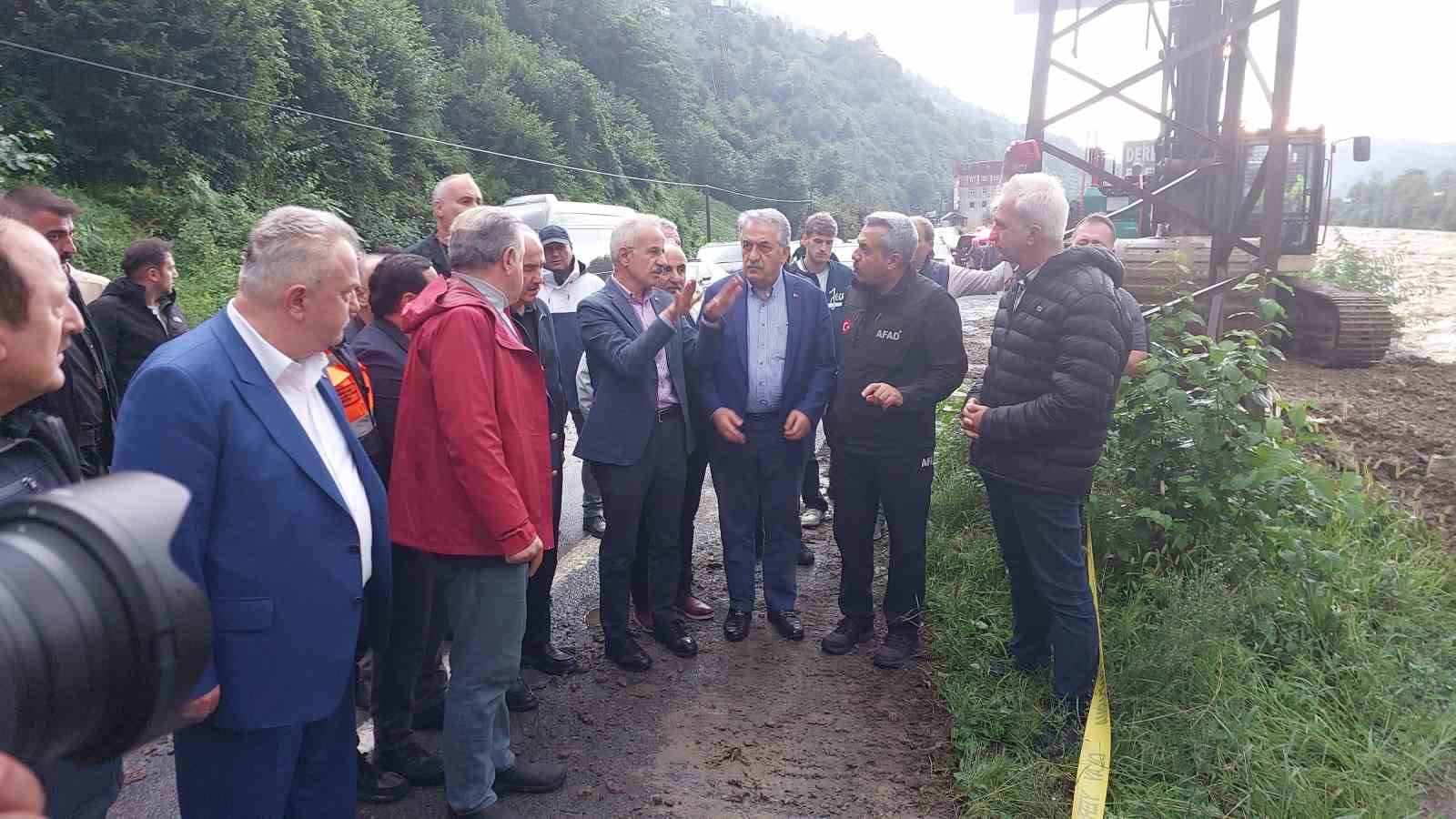 bakanlar uraloglu ve bak rizede sel bolgesinde
