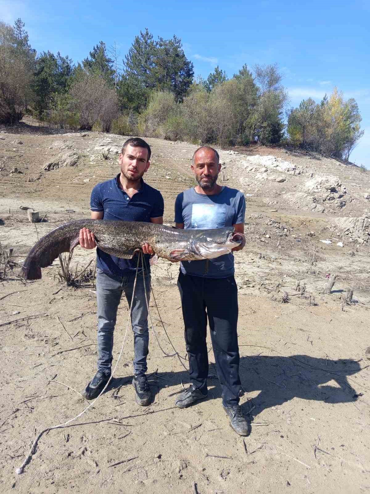 baraj golunde dev yayin baligi yakaladilar t8nZLJMH