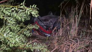 bartinda otomobil sarampole uctu 3 yarali e19L6QKd