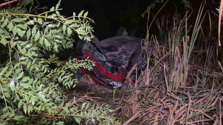 bartinda otomobil sarampole uctu 3 yarali e19L6QKd