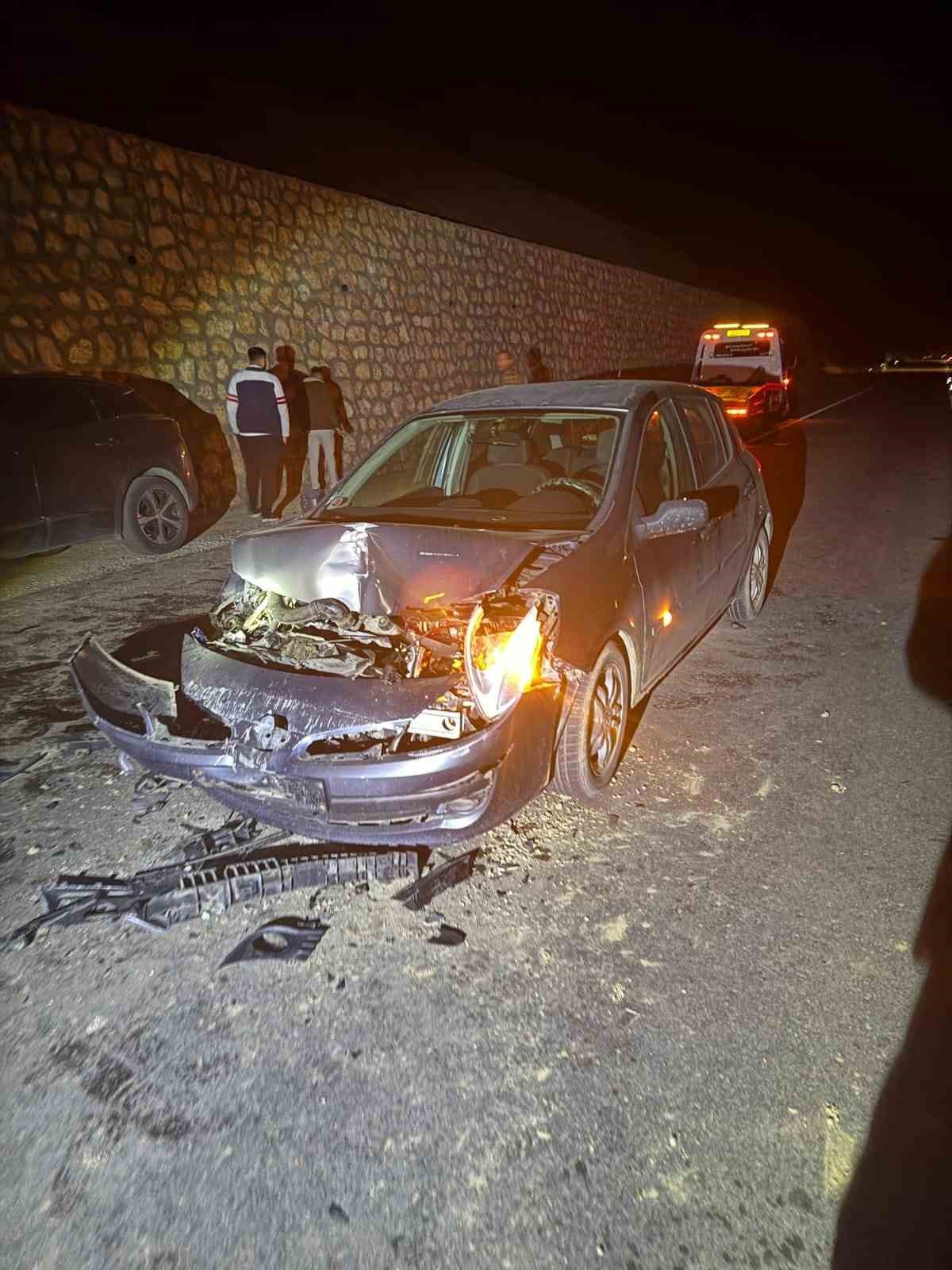 beton mikseriyle carpisan otomobilin surucusu yaralandi