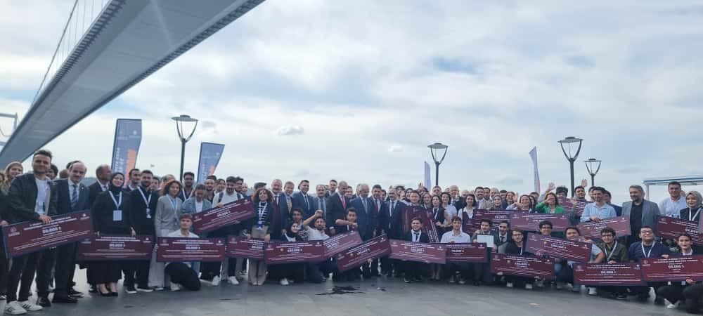 beun psikoloji bolumu ogrencisi akpolat turkiyenin gelecegini sekillendiren projesiyle odul aldi PsTJTlJP