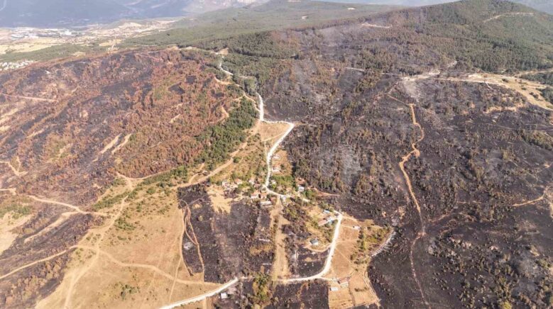 bir ayda iki kez yanginin arasinda kalan koy dronla goruntulendi C3uIfV7r