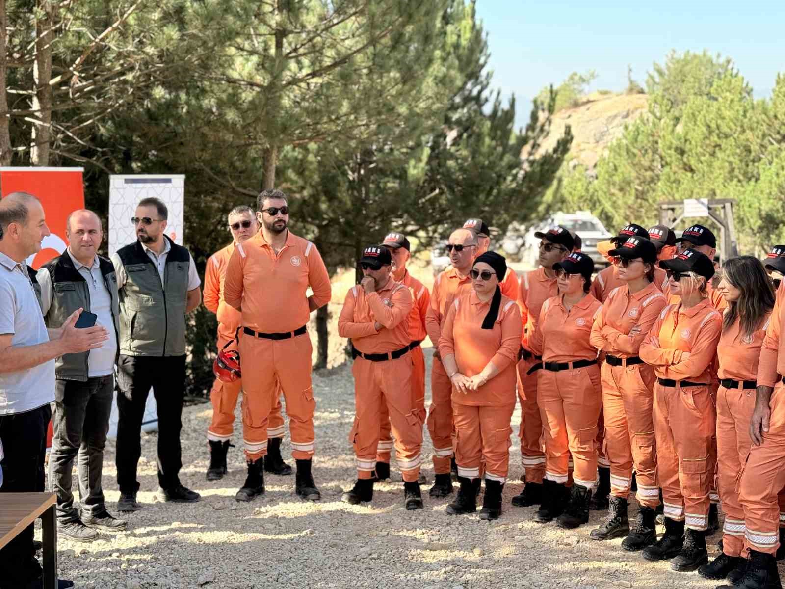 boluda arama kurtarma derneklerine orman yangini egitimi verildi mTJKQCUv