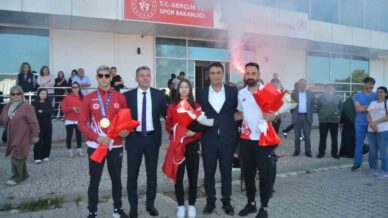 bolulu sporcular muaythaida dunya sampiyonu oldu PTaRvEWa