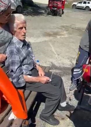 borckada sel nedeniyle yolu kapanan koydeki hasta helikopterle hastaneye sevk edildi aqJrqNXO