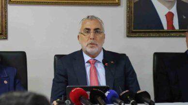 calisma ve sosyal guvenlik bakani prof dr vedat isikhan D3MSbbRR