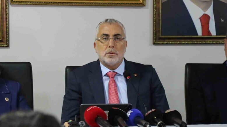 calisma ve sosyal guvenlik bakani prof dr vedat isikhan D3MSbbRR