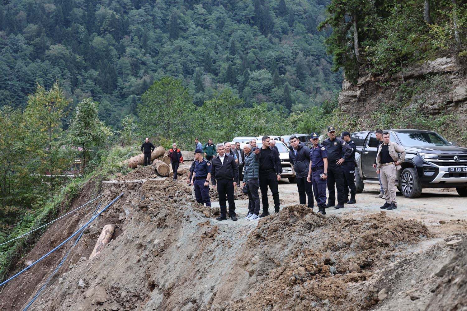 camili yolu yeniden ulasima acildi vali ergun sahada inceleme yapti UOmA5QsM