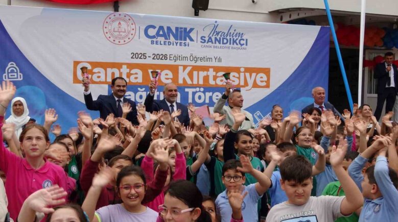 canik belediyesinden 2 binin uzerinde ogrenciye canta ve kirtasiye destegi QRnOkV9A