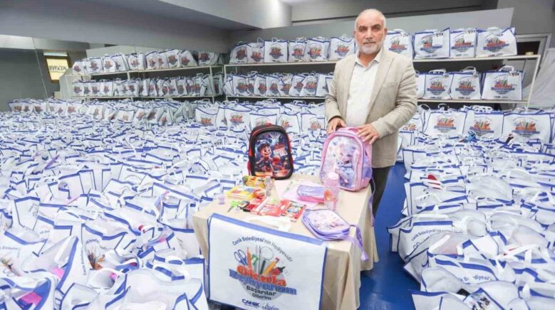 canikte okula baslayan tum ogrencilere canta ve kirtasiye seti belediyeden 6u9rQuLJ