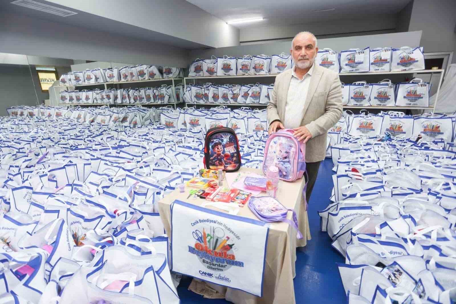canikte okula baslayan tum ogrencilere canta ve kirtasiye seti belediyeden 6u9rQuLJ