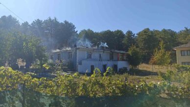 catisi alevlere teslim olan evi kule donmekten ekipler kurtardi SUXte5Fr