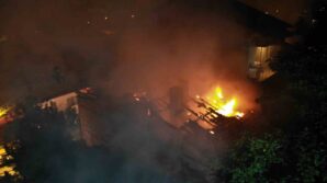 corumda 3 katli bina alev alev yandi evdeki cift dumandan etkilendi nLISVTvh