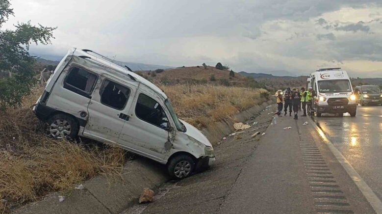 d 100de hafif ticari arac refuje carpti 1 olu 4 yarali RLNnD8f1